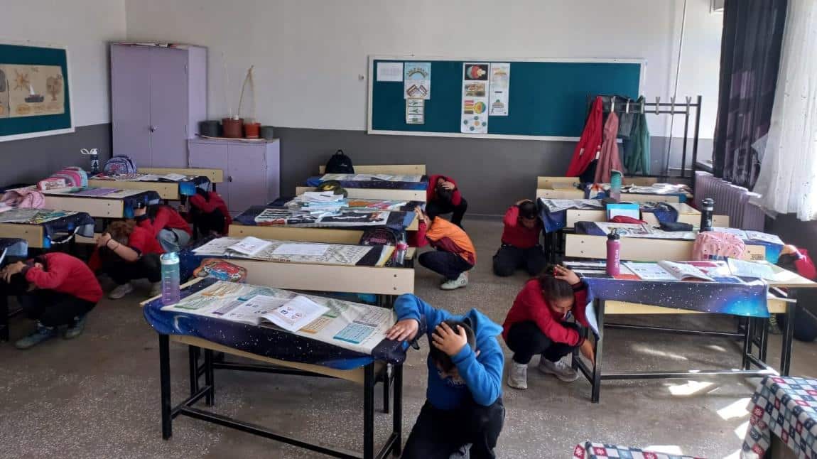 13 Ekim Uluslararası Afet Risklerinin Azaltılması Günü kapsamında Deprem Tatbikatı Yapıldı